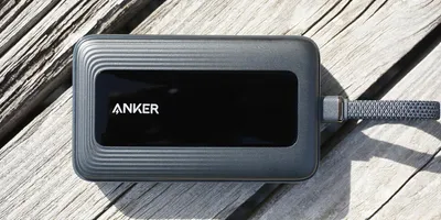 ケーブル一体型・充電残量表示。Ankerモバイルバッテリー「今の買い」はコレだ