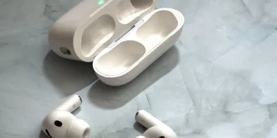 「AirPods Pro 3」の魅力は「ライブ翻訳」だけではない！　実機を試して分かった買うべきユー...