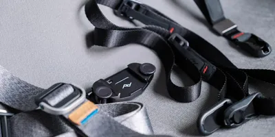 付け替えラクちんだから機動力マシマシ。ついそろえたくなるピークデザインのストラップ