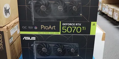 ASUS ProArtのGeForce RTX 5080/5070 Tiが発売、ウッド調デザインを採...