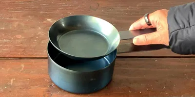 バックパックに入る相棒。焚き火もIHもいける無骨シェラパン