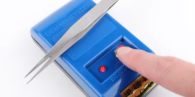 まとわりつくネジが嫌すぎる！  激安消磁器でドライバーの磁力をリセット【レビュー】