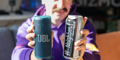 ロング缶とほぼ同サイズ。9月発売のJBL最新防水スピーカーもセール中