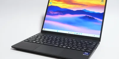 1kg切りなのにバッテリーで30時間超えのAIノートPC「VersaPro UltraLite タイ...