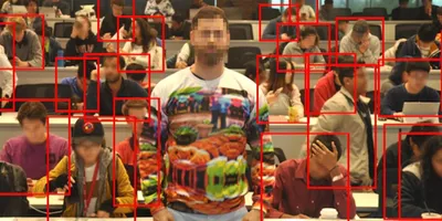 まるで透明マント。監視カメラでAIが認識しないアグリー・セーターが作られる