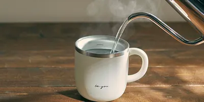 沸騰したお湯が約3分で適温に。「白湯専用マグカップ」で温活始めよ