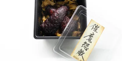 「呪術廻戦」呪術海鮮丼、特級呪物いなり、虎杖や五条をイメージしたメニューも！ マルキューブ限定コラボ...