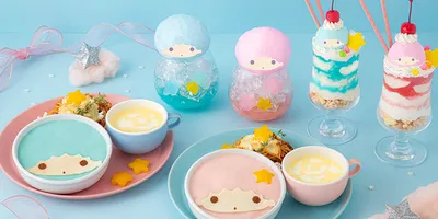 キキ＆ララの“ゆめかわ”全開♪ 星空オムカレーやふわふわ雲コーヒーも！ オリジナルメニュー＆グッズの...