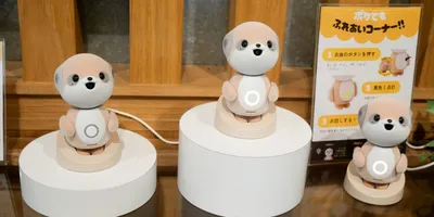 カワイすぎんか！ 予約好調なシャープのAIロボ「ポケとも」と会話できるコラボカフェに行ってきた