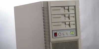 懐かしすぎるデザインと最新ギミックを両立!?SilverStoneのレトロフューチャーケース「FLP...