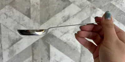 平たくて浅い約600円の超シンプルなスプーンが、料理効率をアップしてくれる理由