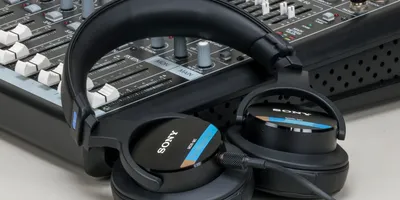 鉄板モニターヘッドホンの新作が出たので、本当にすごいのか試してみた SONY「MDR-M1」