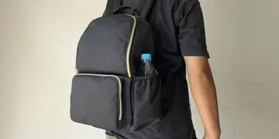 背負ったままスマホも地図も取り出せる旅行者向けリュック「QUICK PACK Traveler」