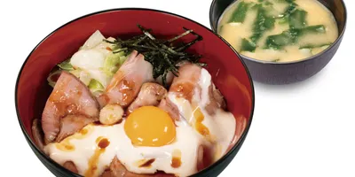 松のや史上初「ローストポーク丼」発売、2種の特製ソースとホースラディッシュで奥深い味わいに