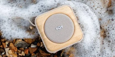 竹製スピーカーの背面になぜ栓抜き？ アウトドア向け面白ガジェットROOTS