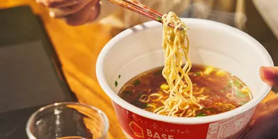 完全栄養食「BASE RAMEN」10月22日新発売、1食に必要な33種類の栄養素がすべて摂れる汁あ...